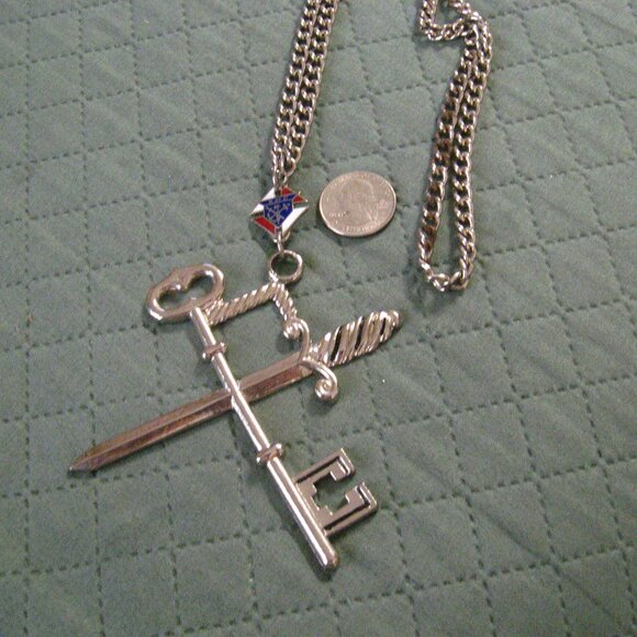 The Knights of Columbus Vintage Large Necklace - Picture 6 of 10